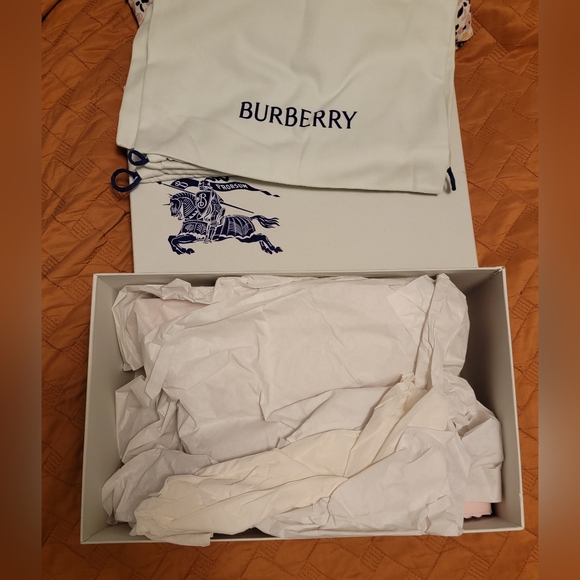 Burberry all inclusive (womens size 10 new) - Picture 4 of 6
